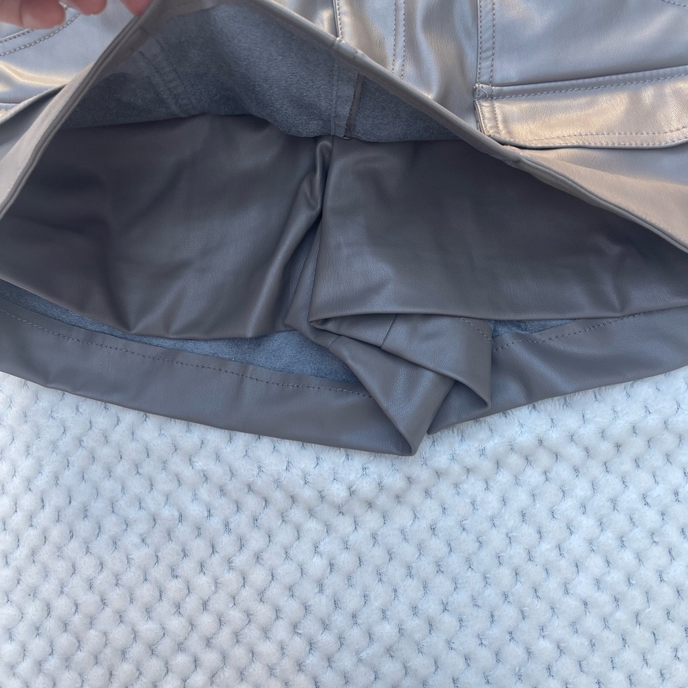 Zara Black Faux Leather Cargo Shorts - Picture 4 of 8